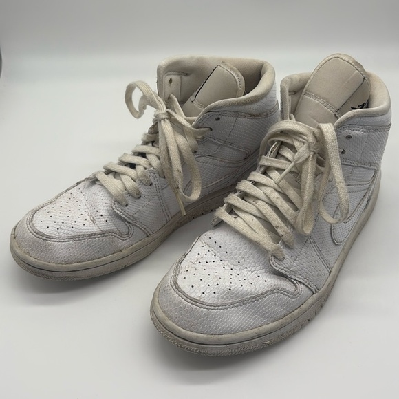 Nike Jordan 1 Mid White Snakeskin Sneakers Black Jumpman 2020 Womens 8.5 - Picture 1 of 8